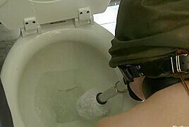 Service Day: Toilet Duty – Kink